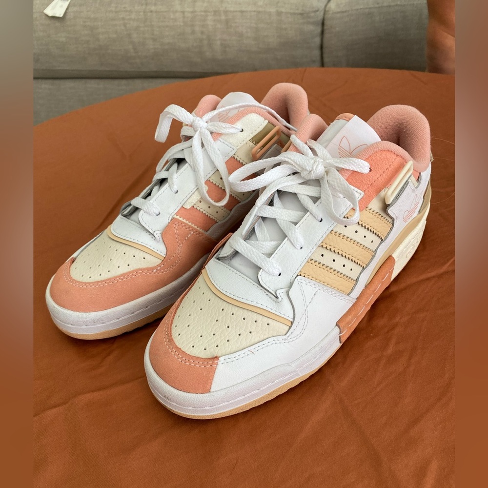 Adidas Forum low shoes